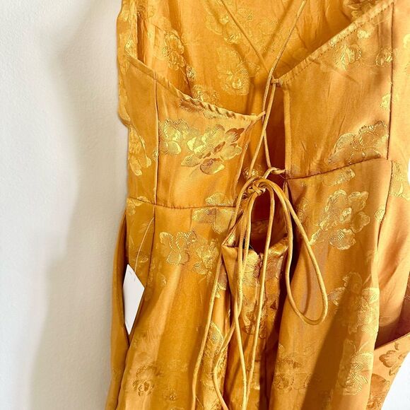 NWT Gold floral satin silk embroidered cropped jumpsuit Urban Outfitters - Picture 4 of 6
